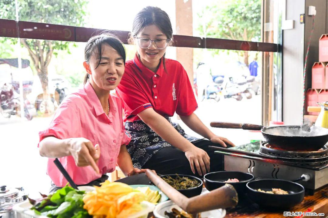 全网追的“扁担女孩”，找了一份暑假工，时薪12元 - 遂宁生活资讯 - 遂宁28生活网 suining.28life.com